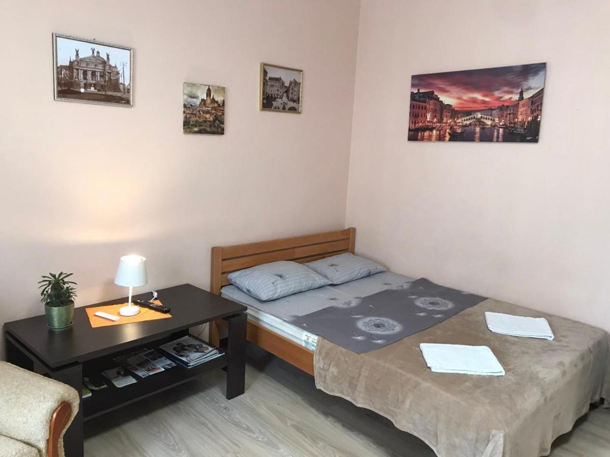 Apartment Near The Forum Mall Lviv Exterior foto