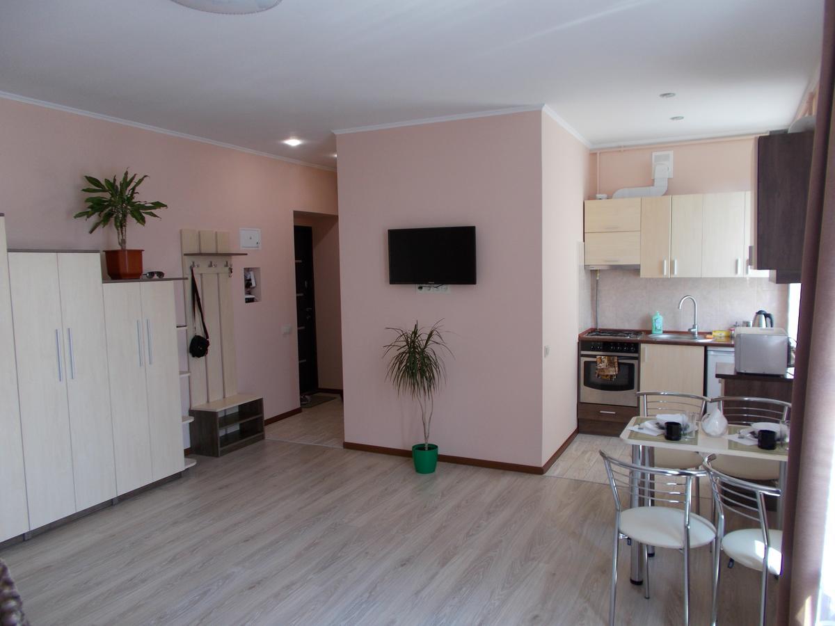 Apartment Near The Forum Mall Lviv Exterior foto