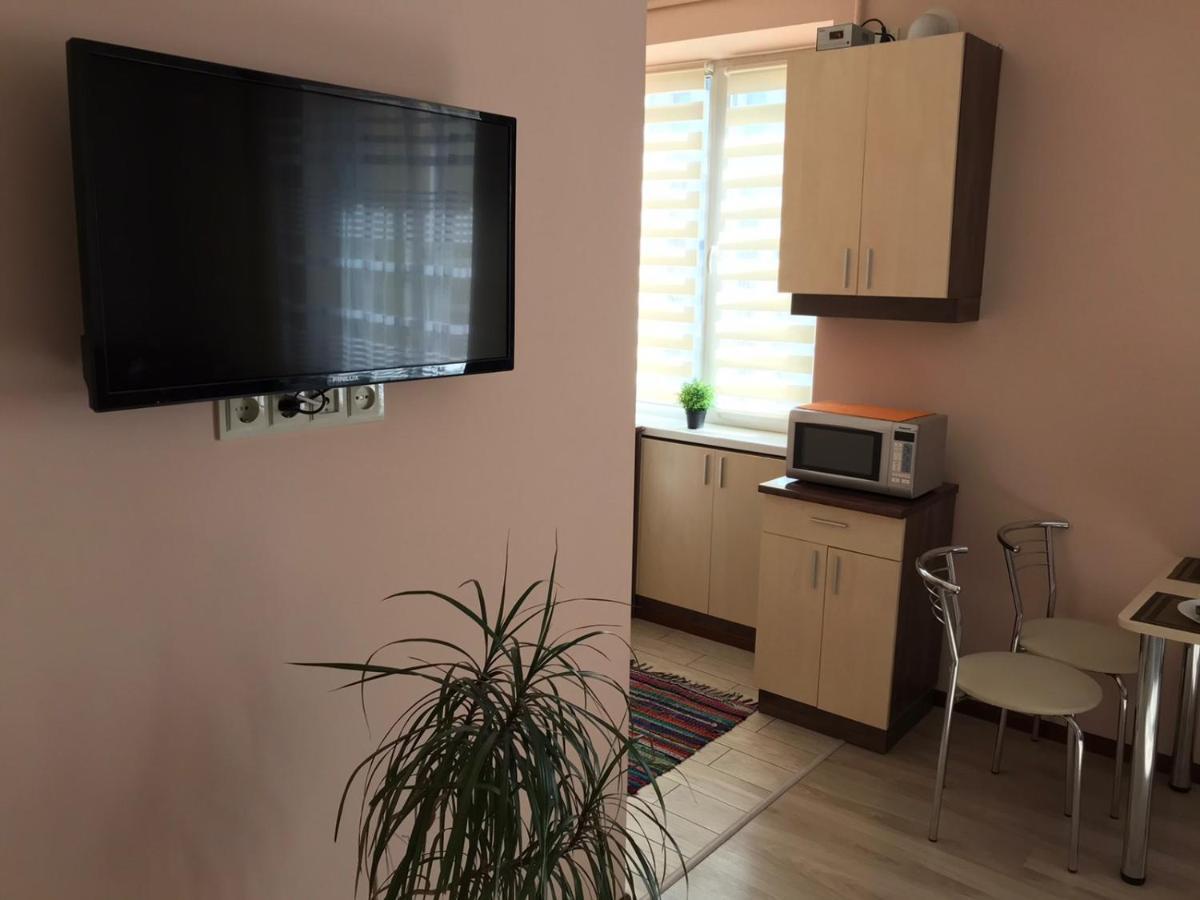 Apartment Near The Forum Mall Lviv Exterior foto